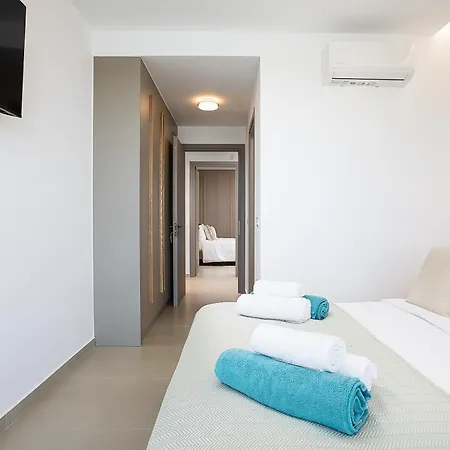 Lynx - Sculpted In Light & Nature By Etouri *