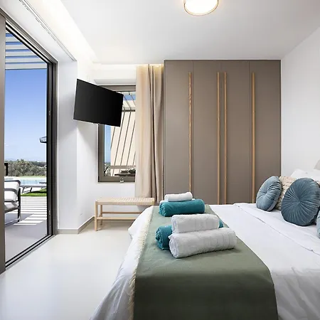 Villa Lynx - Sculpted In Light & Nature By Etouri Resmo