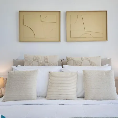 Lynx - Sculpted In Light & Nature By Etouri Villa *