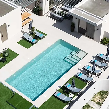 Villa Lynx - Sculpted In Light & Nature By Etouri Resmo