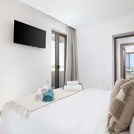 Lynx - Sculpted In Light & Nature By Etouri