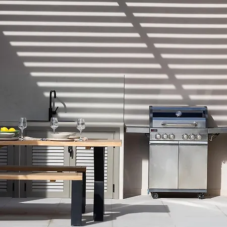 Lynx - Sculpted In Light & Nature By Etouri Villa