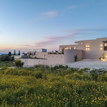 Villa Lynx - Sculpted In Light & Nature By Etouri