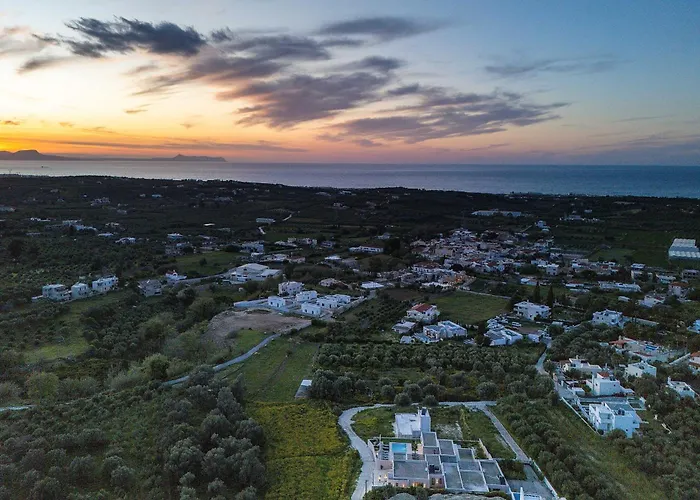 Lynx - Sculpted In Light & Nature By Etouri Villa *