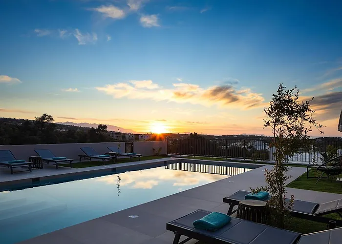 Lynx - Sculpted In Light & Nature By Etouri Villa Rethymno