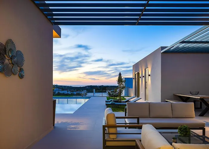 Villa Lynx - Sculpted In Light & Nature By Etouri