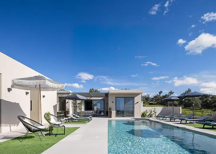 Villa Lynx - Sculpted In Light & Nature By Etouri *