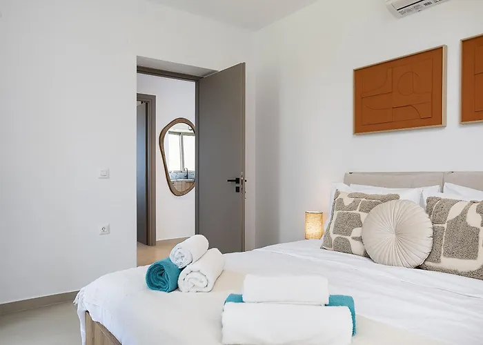 Lynx - Sculpted In Light & Nature By Etouri Villa *