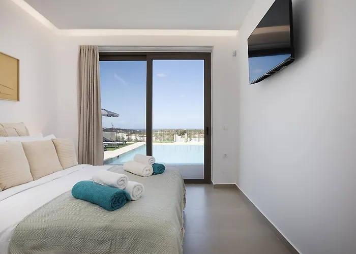 Lynx - Sculpted In Light & Nature By Etouri Villa