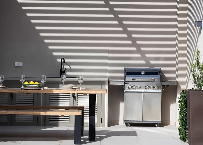 Lynx - Sculpted In Light & Nature By Etouri Вилла