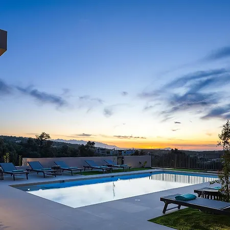 Lynx - Sculpted In Light & Nature By Etouri 别墅