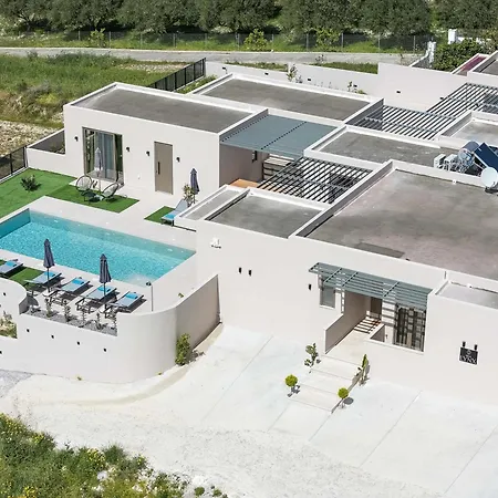 Villa Lynx - Sculpted In Light & Nature By Etouri