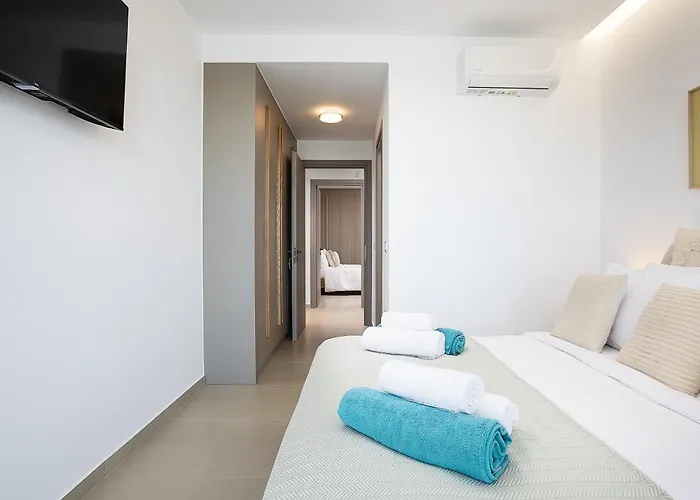 Lynx - Sculpted In Light & Nature By Etouri *