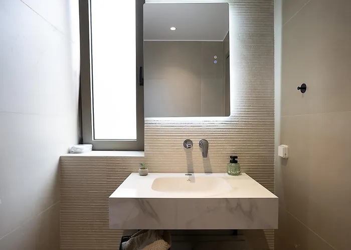 Lynx - Sculpted In Light & Nature By Etouri * Rethymno