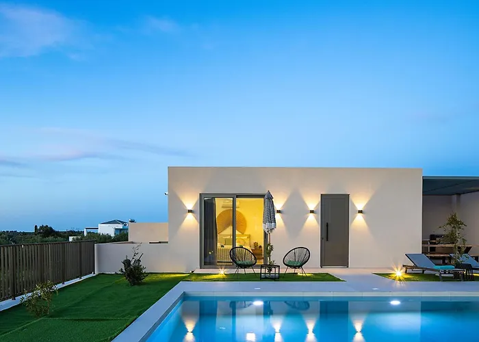 Lynx - Sculpted In Light & Nature By Etouri Villa *