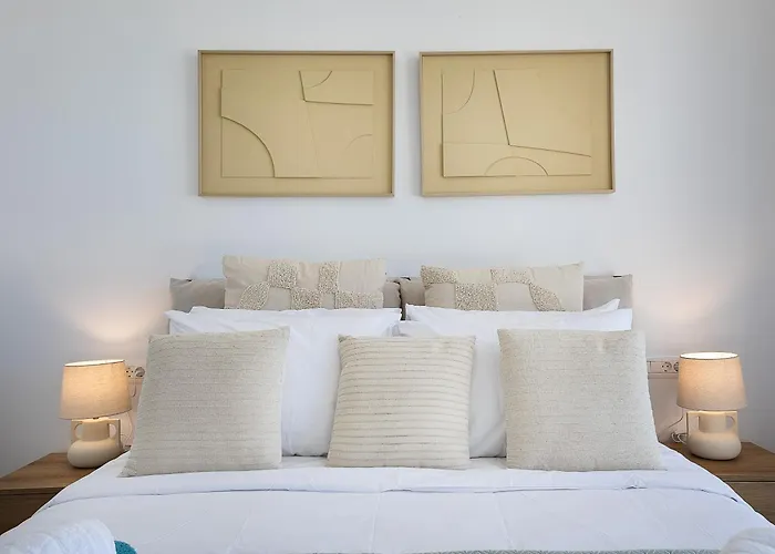 Lynx - Sculpted In Light & Nature By Etouri Villa *