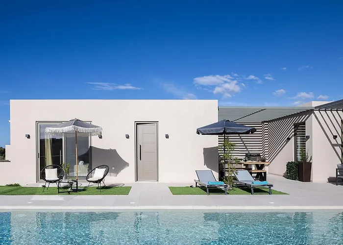 Lynx - Sculpted In Light & Nature By Etouri Rethymno (Crete)