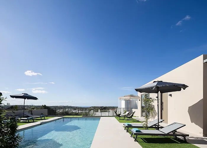 Lynx - Sculpted In Light & Nature By Etouri Rethymno (Crete)