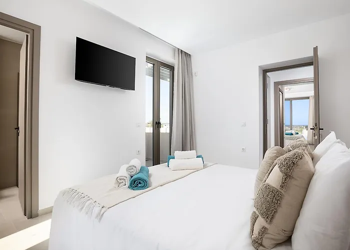 Lynx - Sculpted In Light & Nature By Etouri