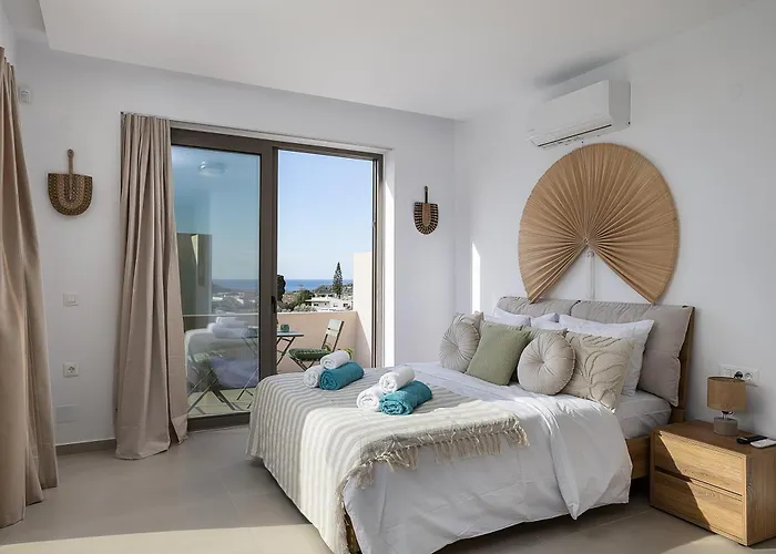 Lynx - Sculpted In Light & Nature By Etouri Rethymno (Crete)