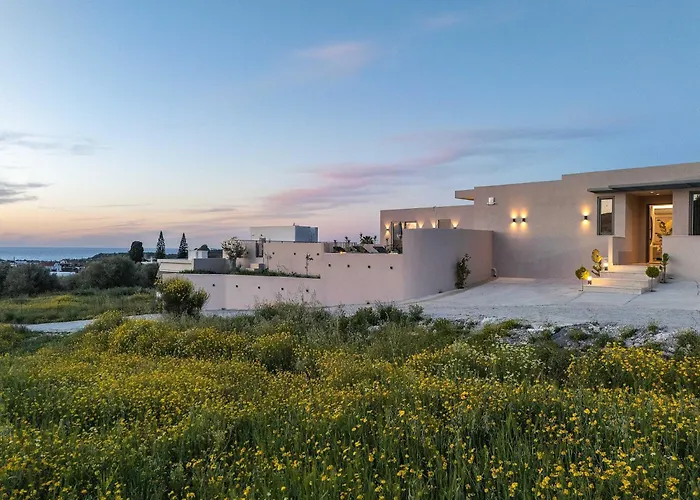 Villa Lynx - Sculpted In Light & Nature By Etouri