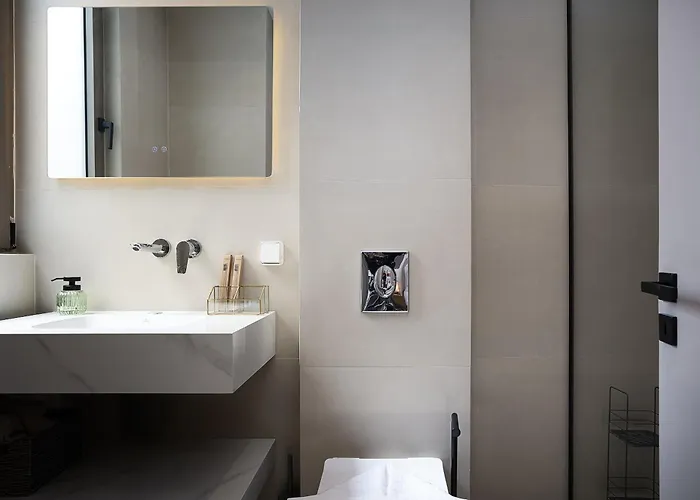 Lynx - Sculpted In Light & Nature By Etouri Villa